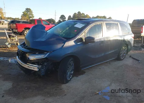 2025 Honda Odyssey Touring z USA, uszkodzony, nr VIN 5FNRL6H87SB051608